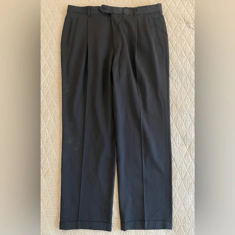 DONNA KARAN SIGNATURE Made in Italy Vintage 3-Button Fine Stripe Wool‎ Suit 46 R